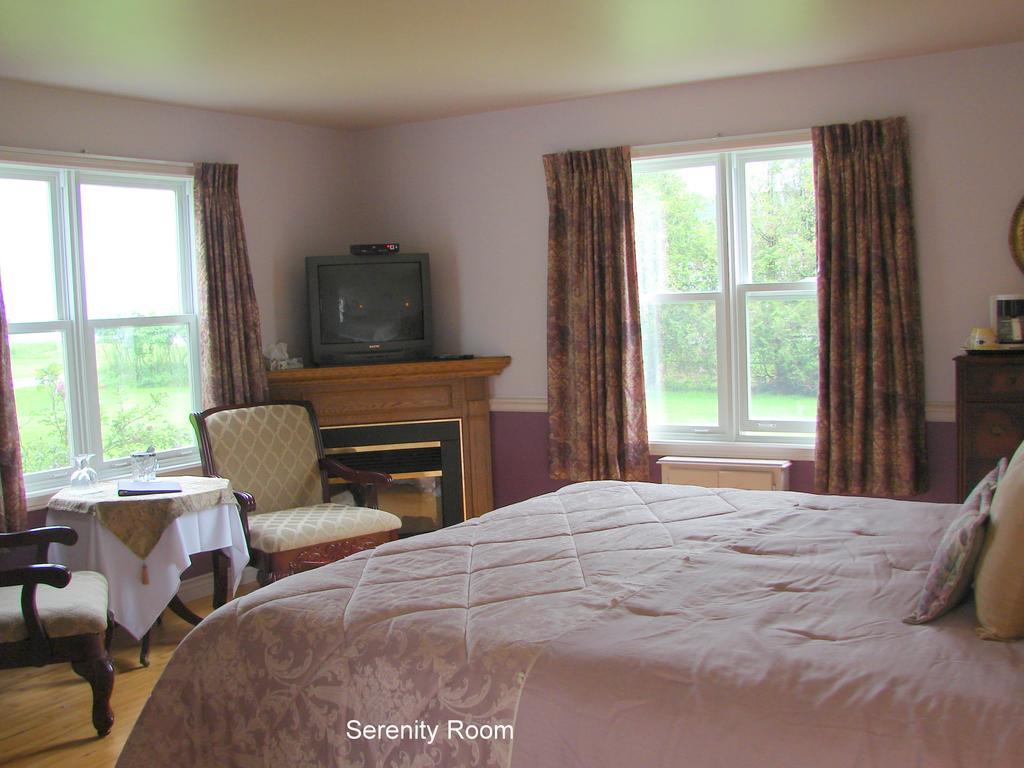 Tidal Watch Inn St. Martins Room photo