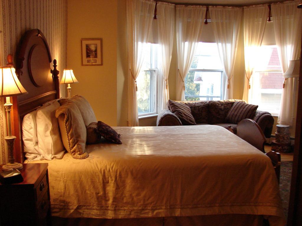 Tidal Watch Inn St. Martins Room photo