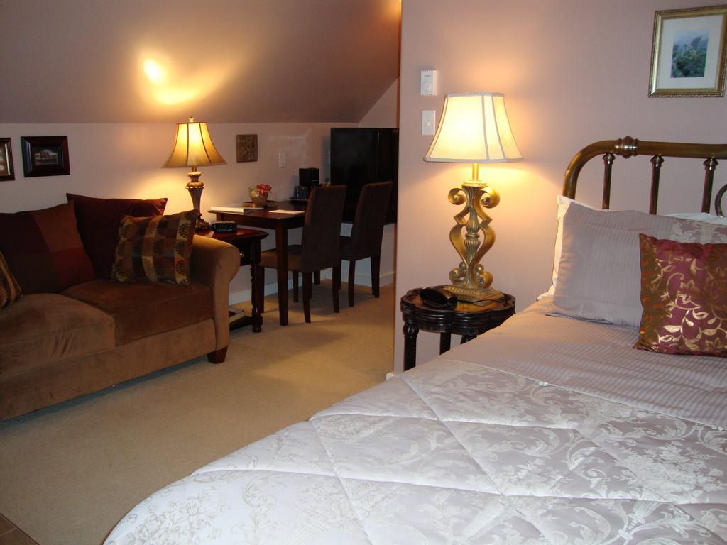 Tidal Watch Inn St. Martins Room photo